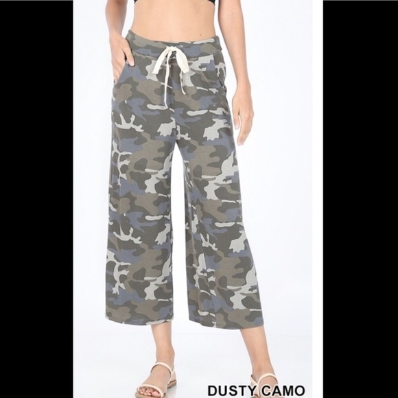 Pants - Capri camo lounge pants.